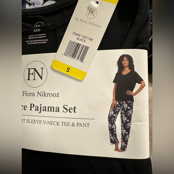 By Flora Nikrooz 3-piece pajama set - Picture 3 of 4